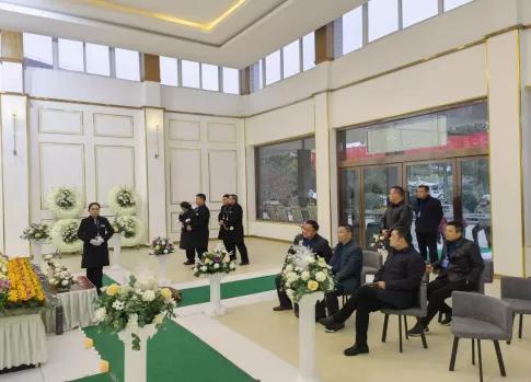 盐都区民政局副局长带队赴姜堰殡仪馆考察学习，推动殡葬改革与礼仪服务优化
